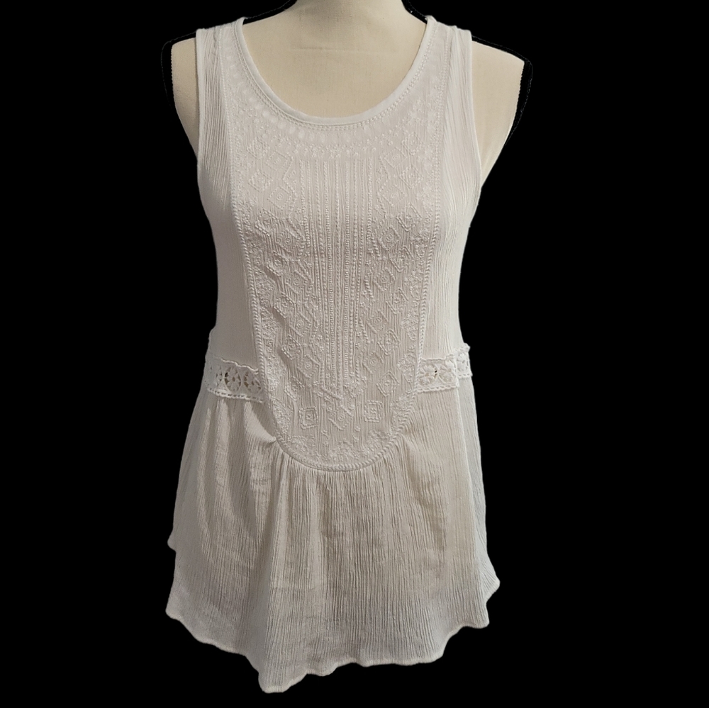 Knox Rose White High Low Tank Top Eyelet and Flowers Size Medium